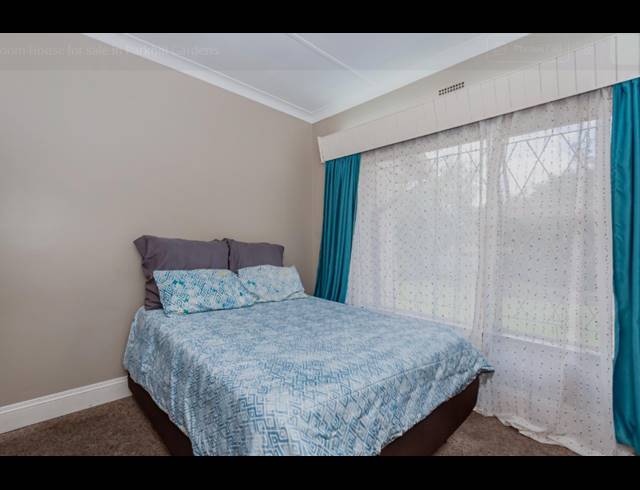 4 BEDROOM HOUSE FOR SALE IN PARKHILL GARDENS